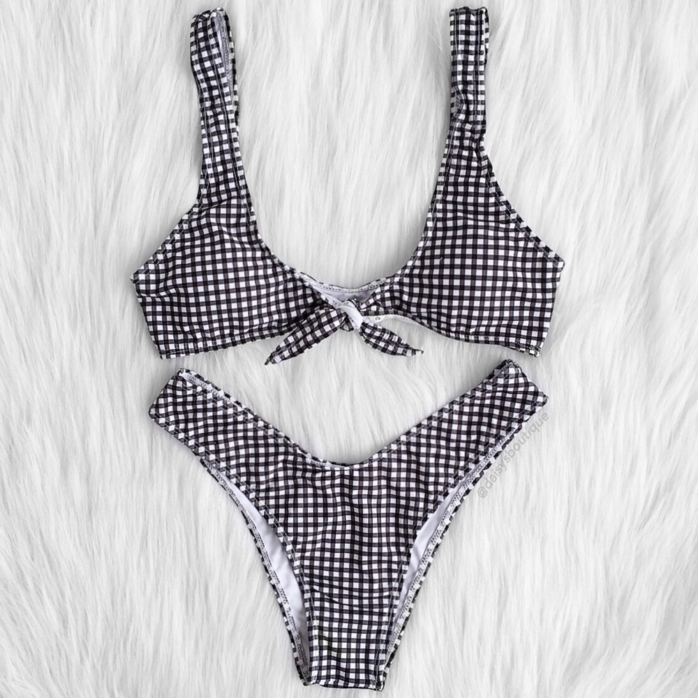 ❤️SALE❤️ Black & white gingham knot cheeky bikini